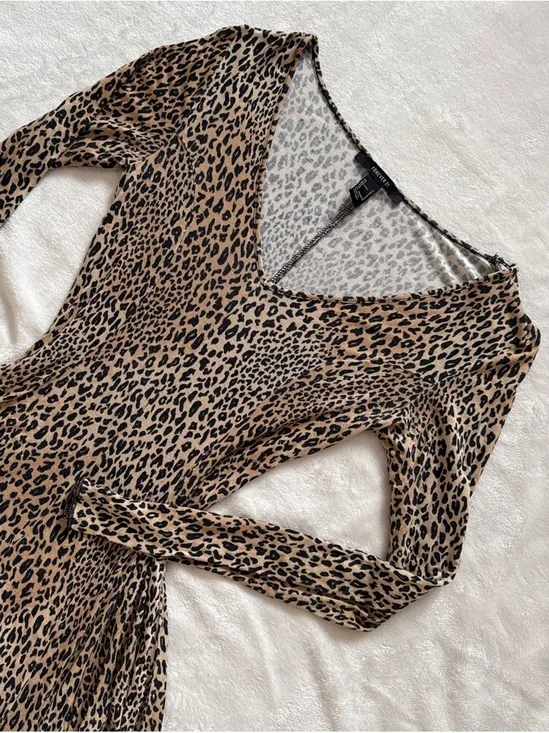 Forever 21 Leopard Print V-Neck Dress with Flowy Lettuce Hem Skirt | Sz: Small - Picture 2 of 10